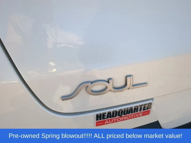 Used 2022 White Kia LX image 12