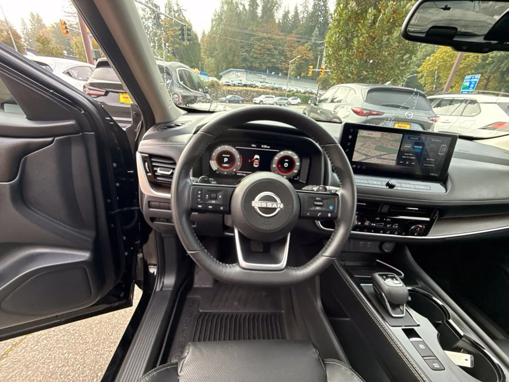 Used 2024 Super Black Nissan Platinum image 18