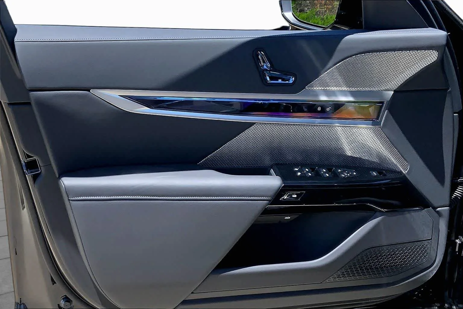 New 2026 Black Sapphire Metallic BMW 760i xDrive image 10