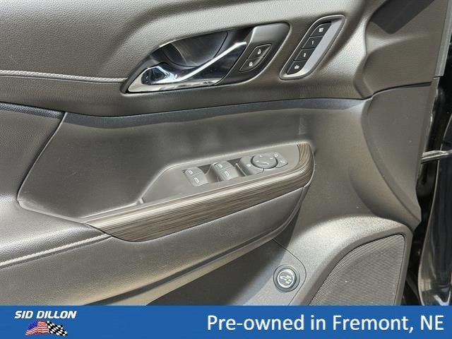 Used 2019 Ebony Twilight Metallic GMC SLT image 14