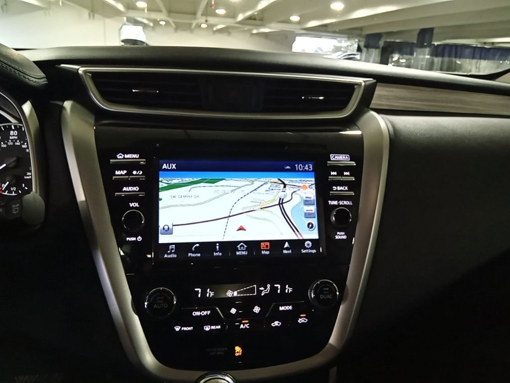 Used 2018 Pearl White Nissan Platinum image 18