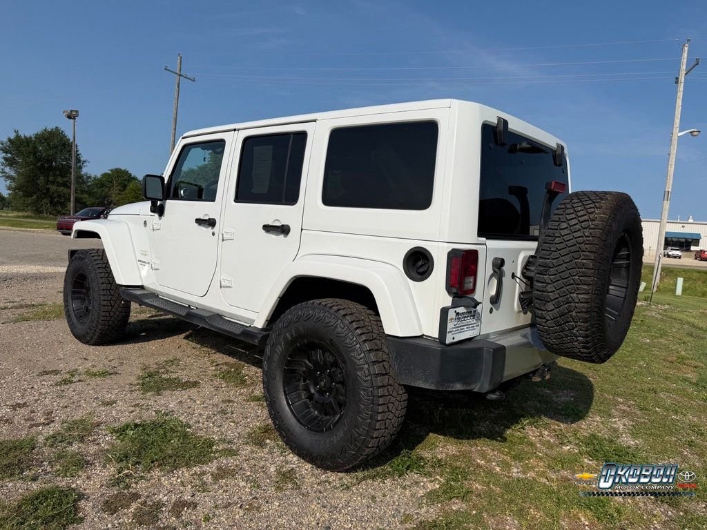 Used 2015 White Jeep Unlimited Sahara image 5