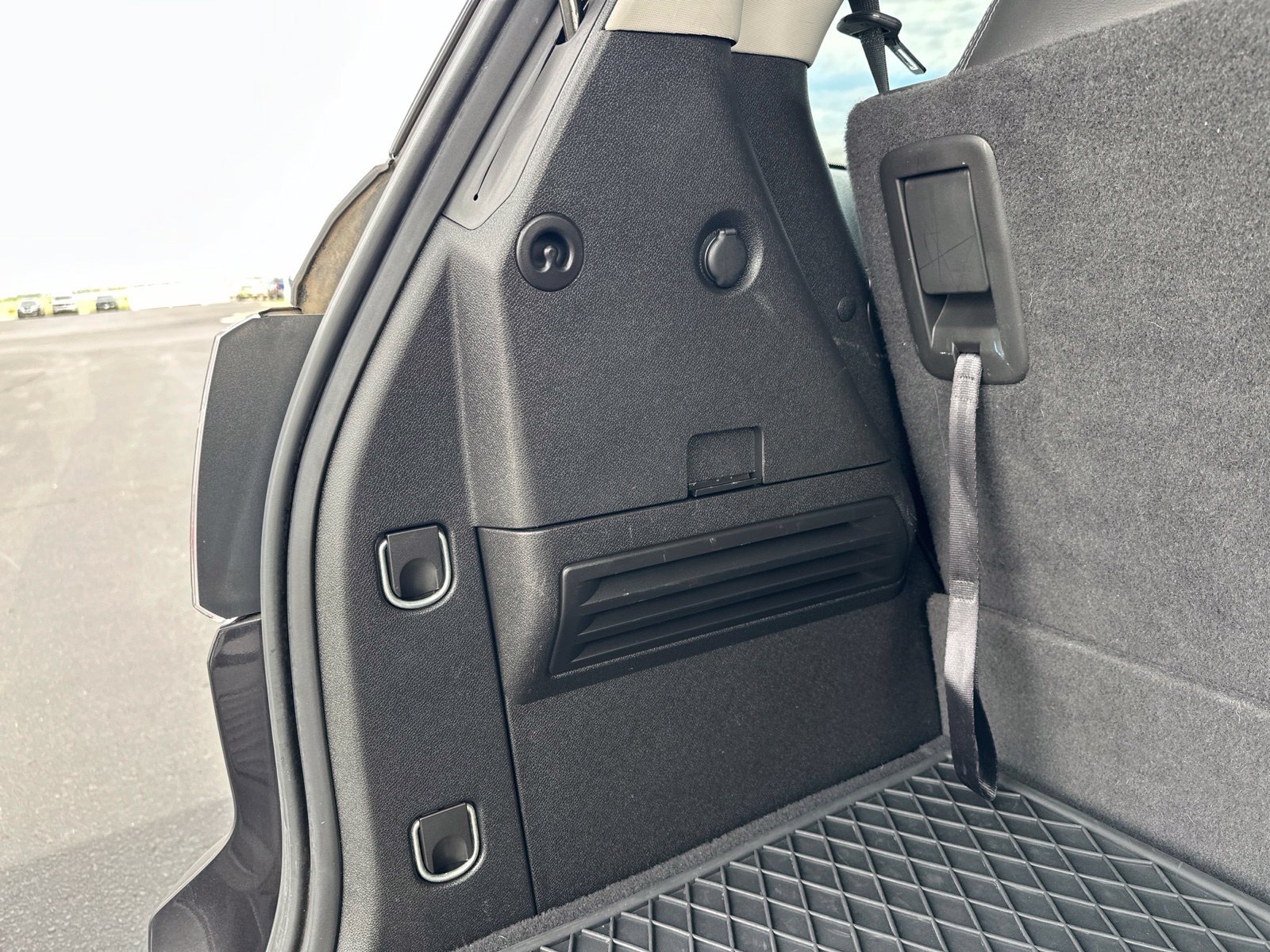 Used 2017 Silver GMC Limited image 31