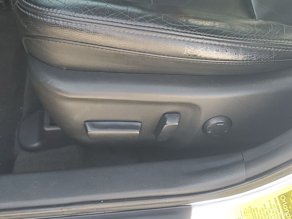 Used 2014 Silver Toyota XLE image 16