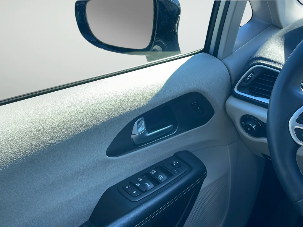 Used 2024 Silver Chrysler Touring L image 32
