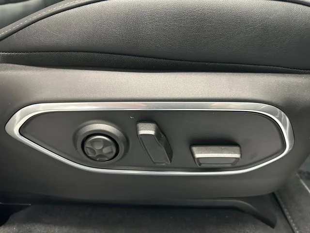 New 2026 White Jeep Limited Altitude image 31