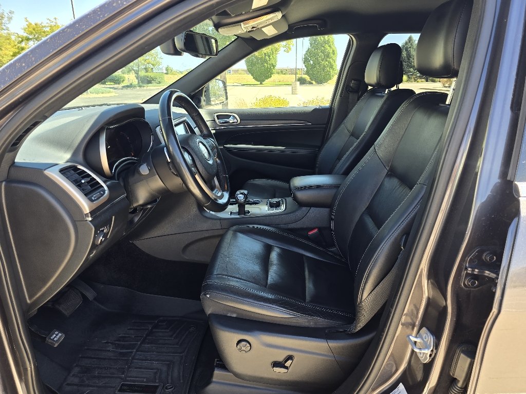 Used 2015 Granite Crystal Metallic Clearcoat Jeep Limited image 12