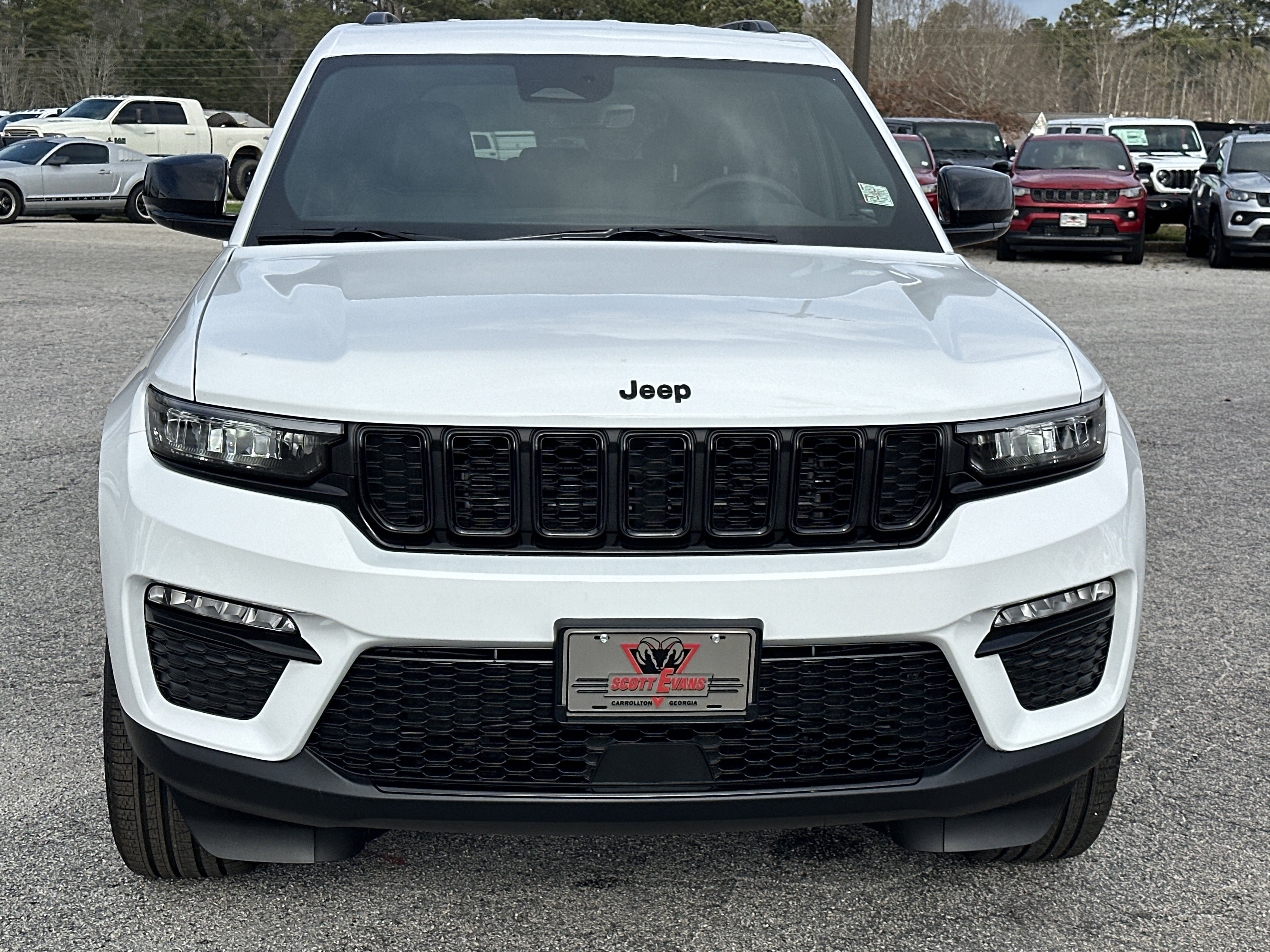 New 2025 Bright White Clear-Coat Exterior Paint Jeep Limited image 3