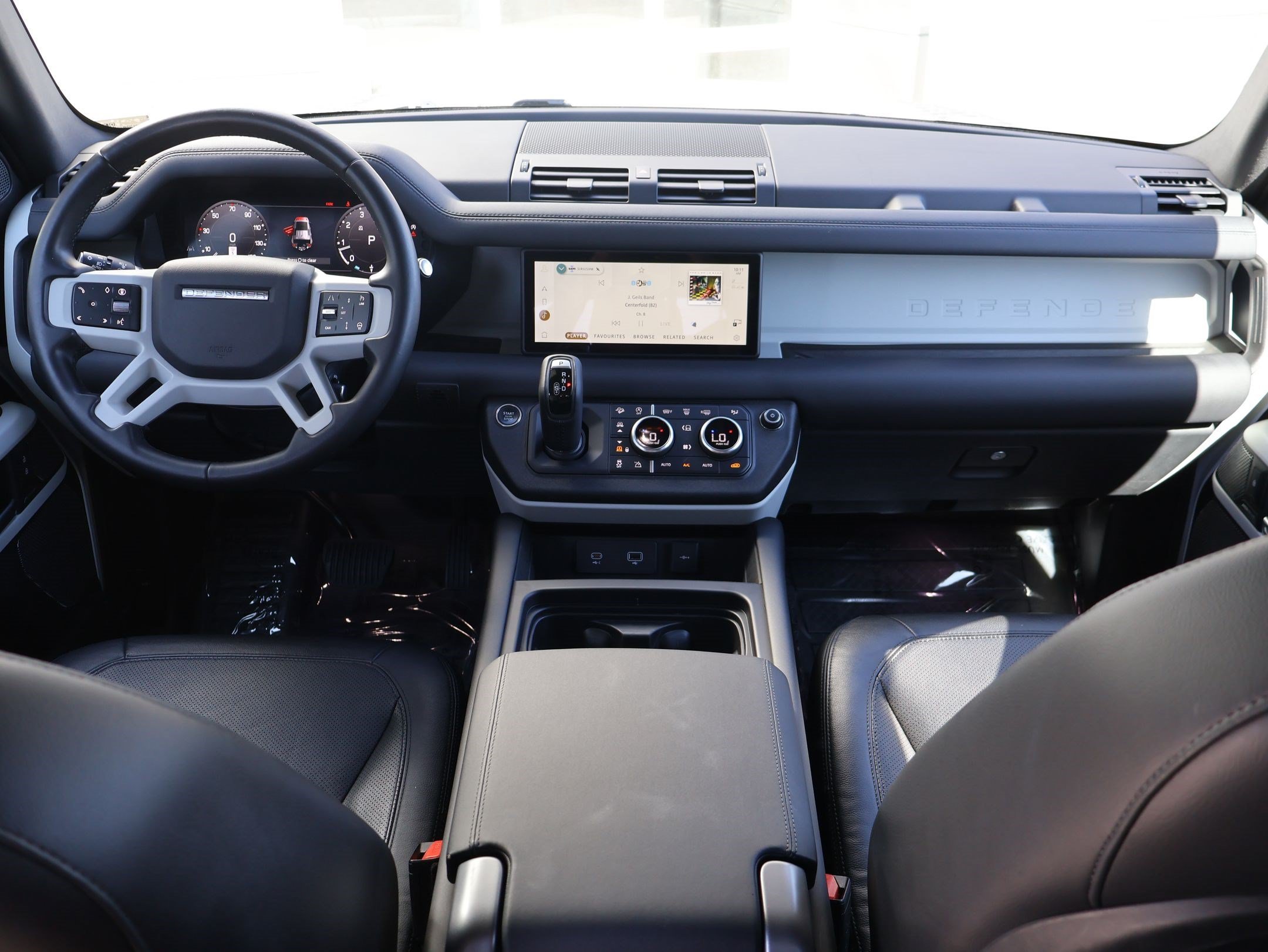 Used 2024 Fuji White Land Rover 110 P300 S image 28