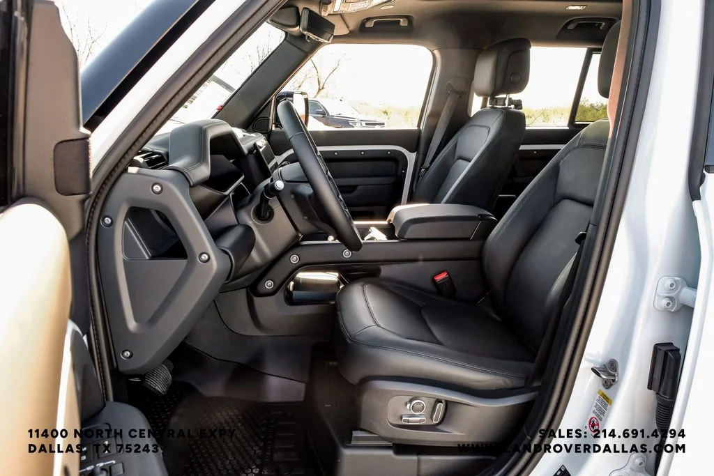 New 2026 Fuji White Land Rover X-Dynamic SE image 31