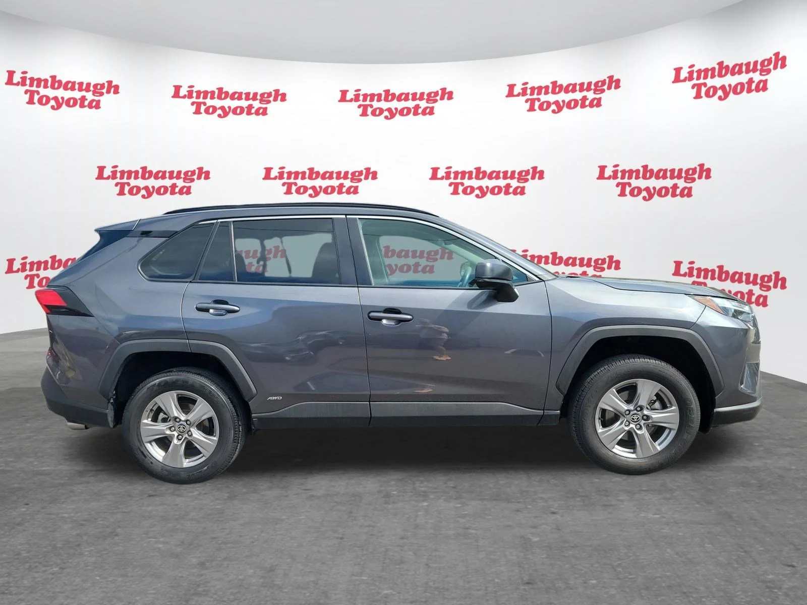 2025 Toyota RAV4 LE - Photo 22