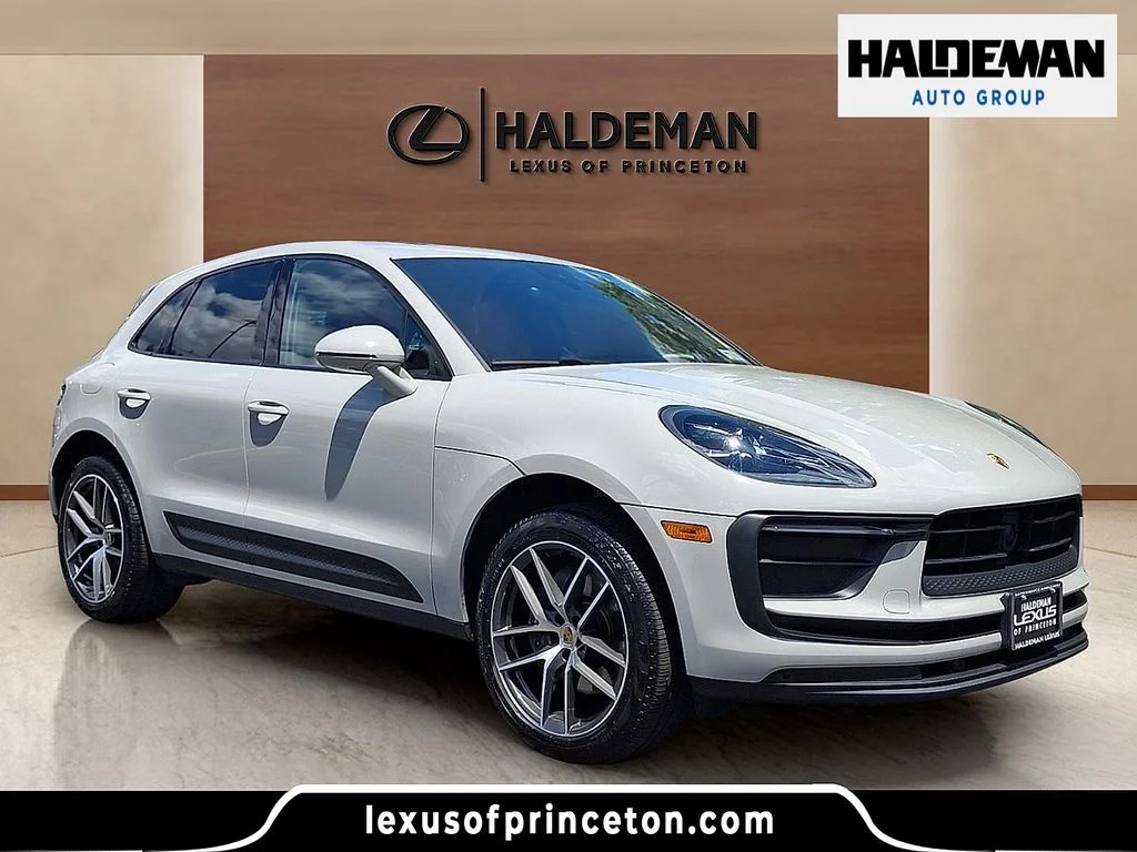 2024 Porsche Macan -'s photo
