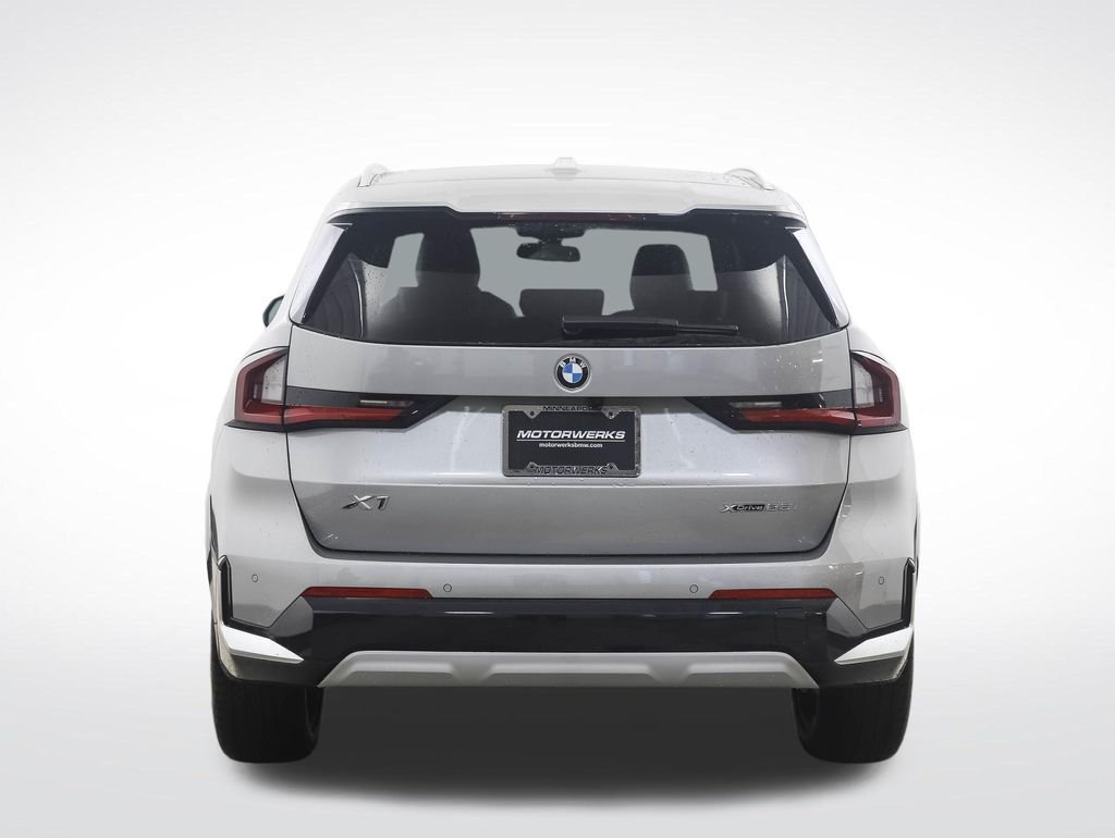 Used 2026 Silver Metallic BMW xDrive28i image 4