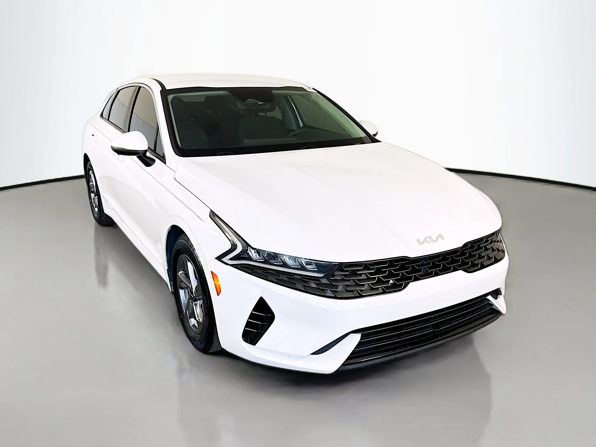 2023 Kia K5 LXS FWD photo