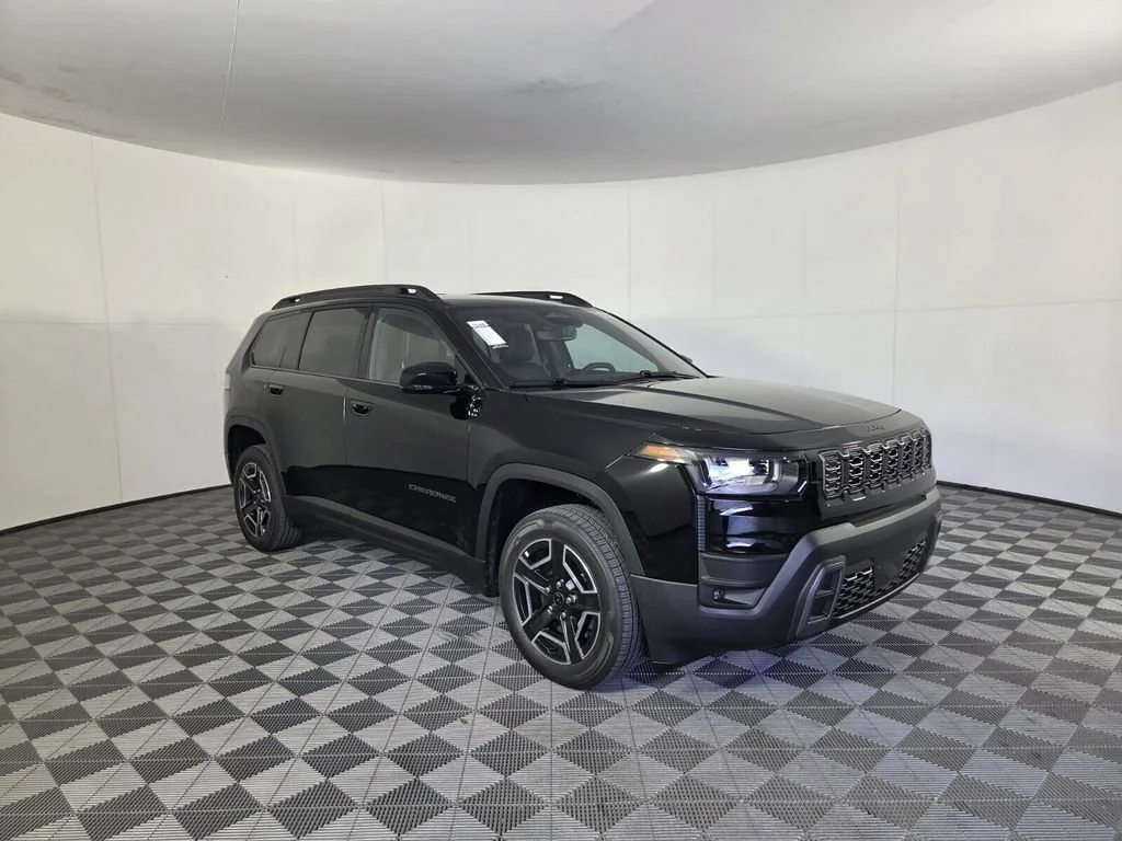 New 2026 Diamond Black Crystal Pearl-Coat Exterior Paint Jeep Limited image 2