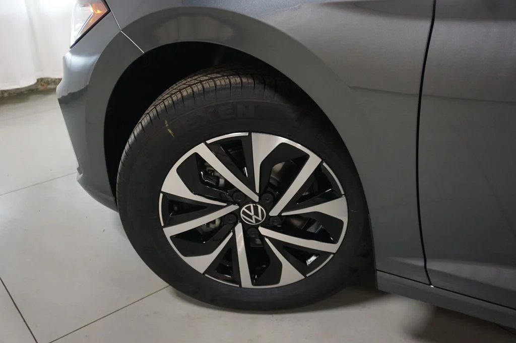 New 2026 Platinum Gray Volkswagen 1.5T S image 25