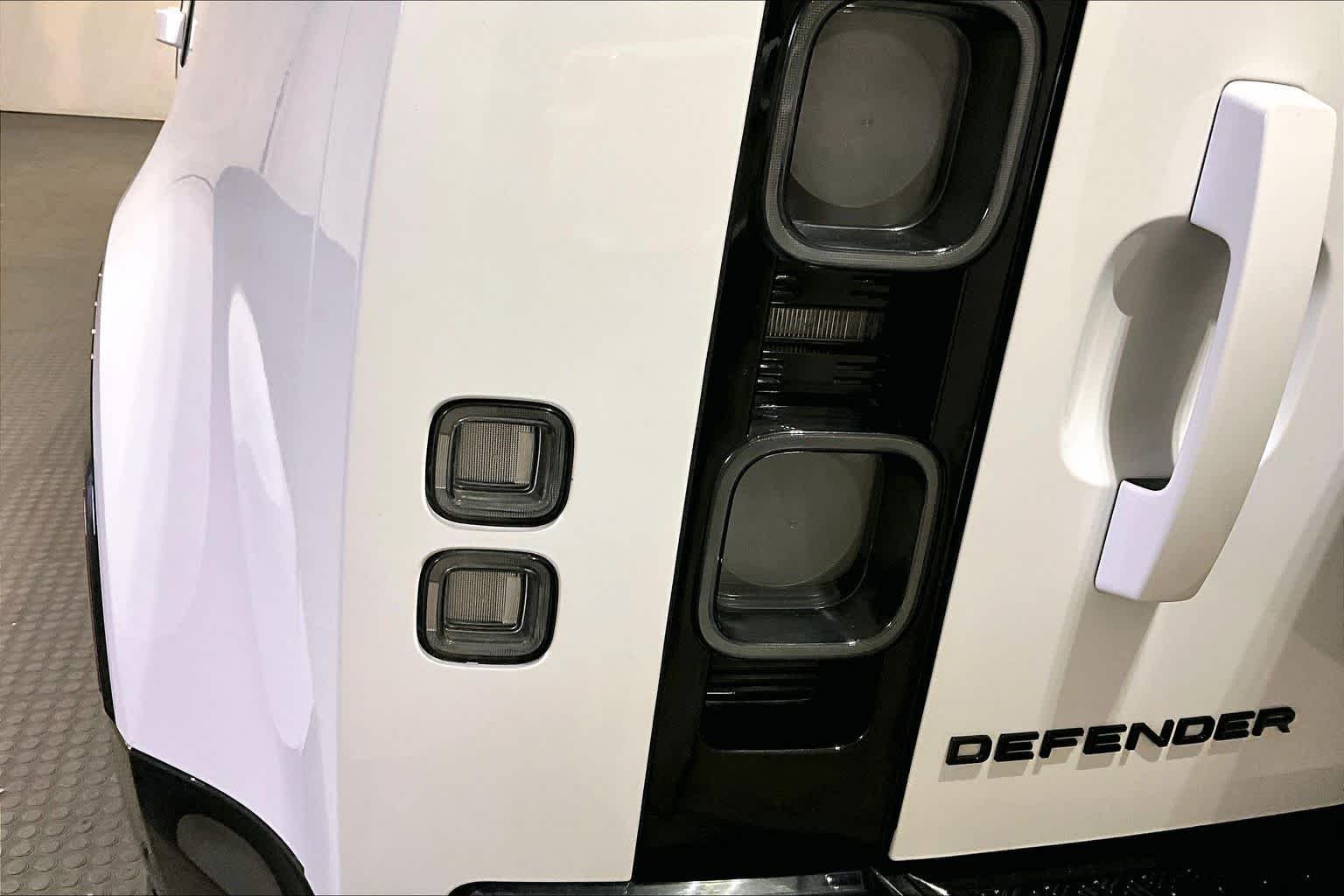Used 2025 Fuji White Land Rover V8 image 27