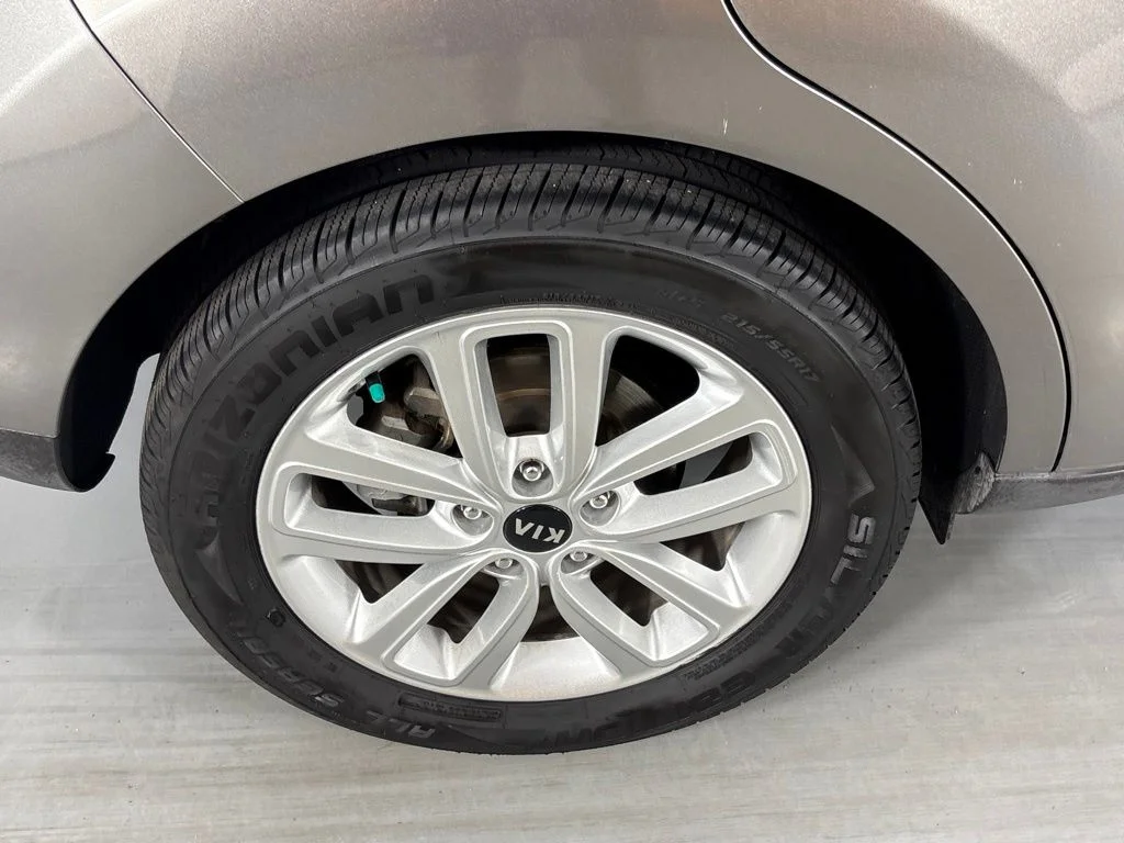 Used 2019 Gray Kia Plus image 10