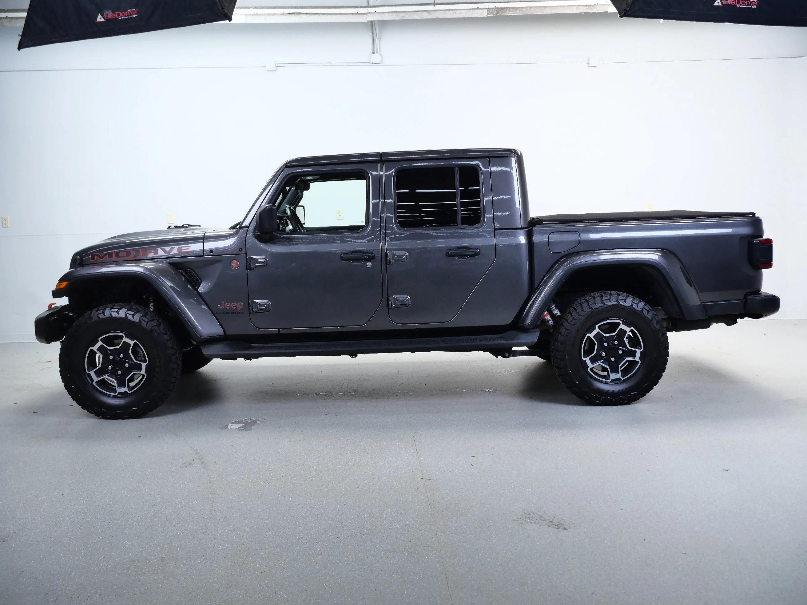 Used 2021 Granite Crystal Metallic Clearcoat Jeep Mojave 4x4 image 8