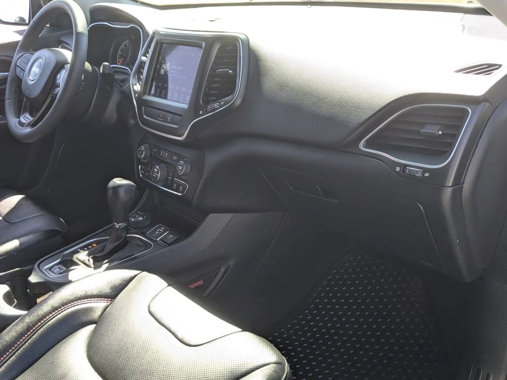 Used 2022 Bright White Clearcoat Jeep Trailhawk image 30