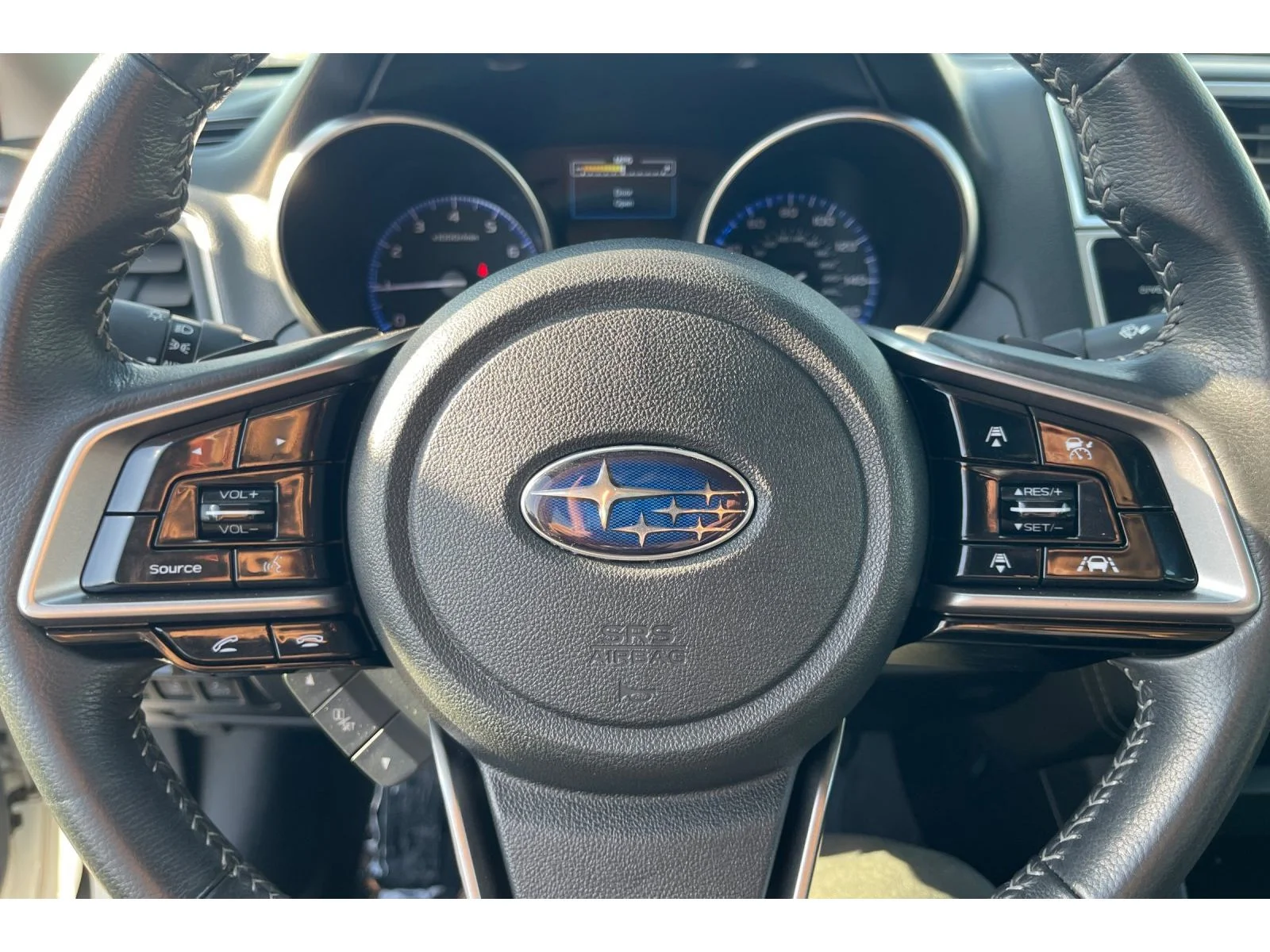 Used 2018 CRYSTAL WHITE PEA Subaru Limited image 31