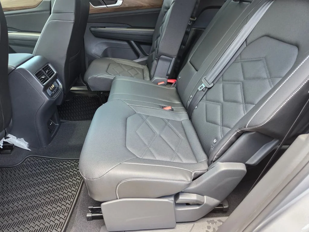 New 2026 Silver Volkswagen 2.0T SE w/Technology image 24