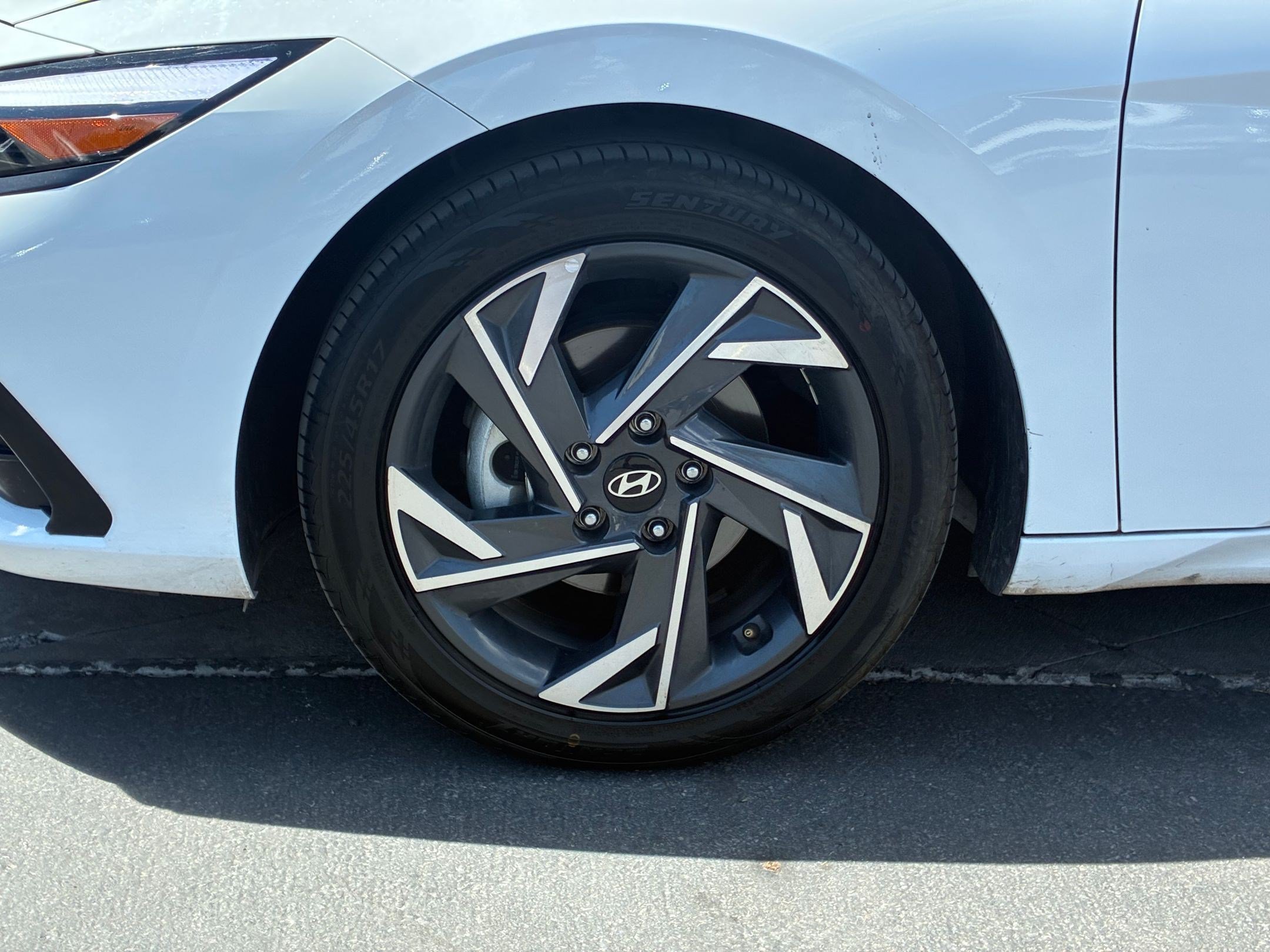 2024 Hyundai Elantra Limited - Photo 12