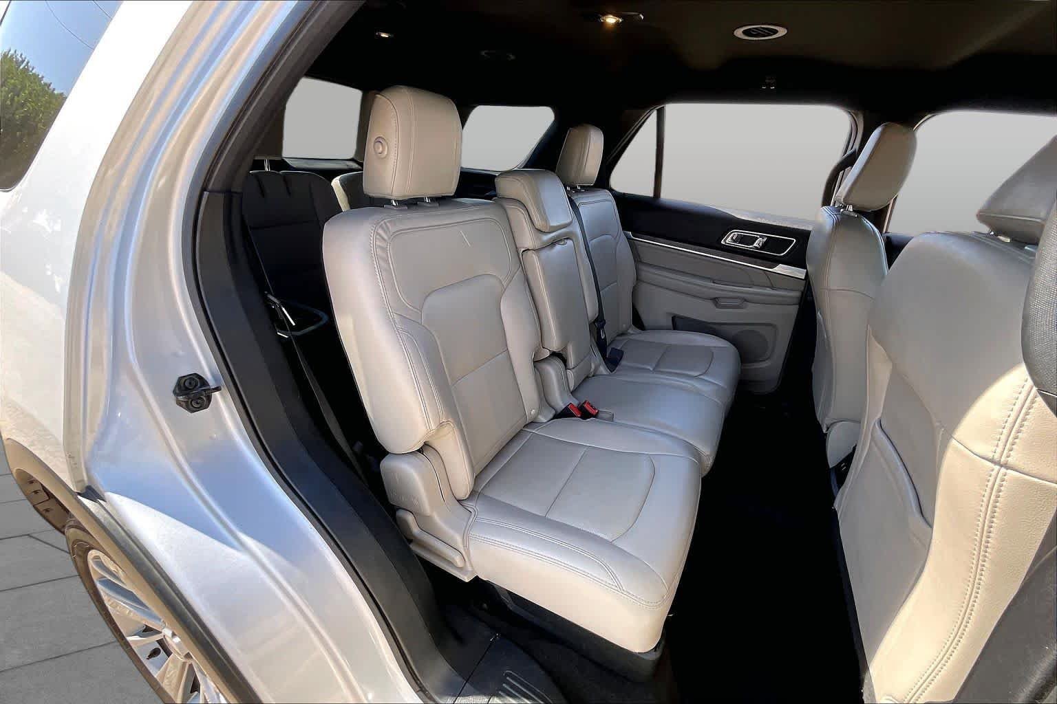 Used 2018 Ingot Silver Metallic Ford Limited image 18