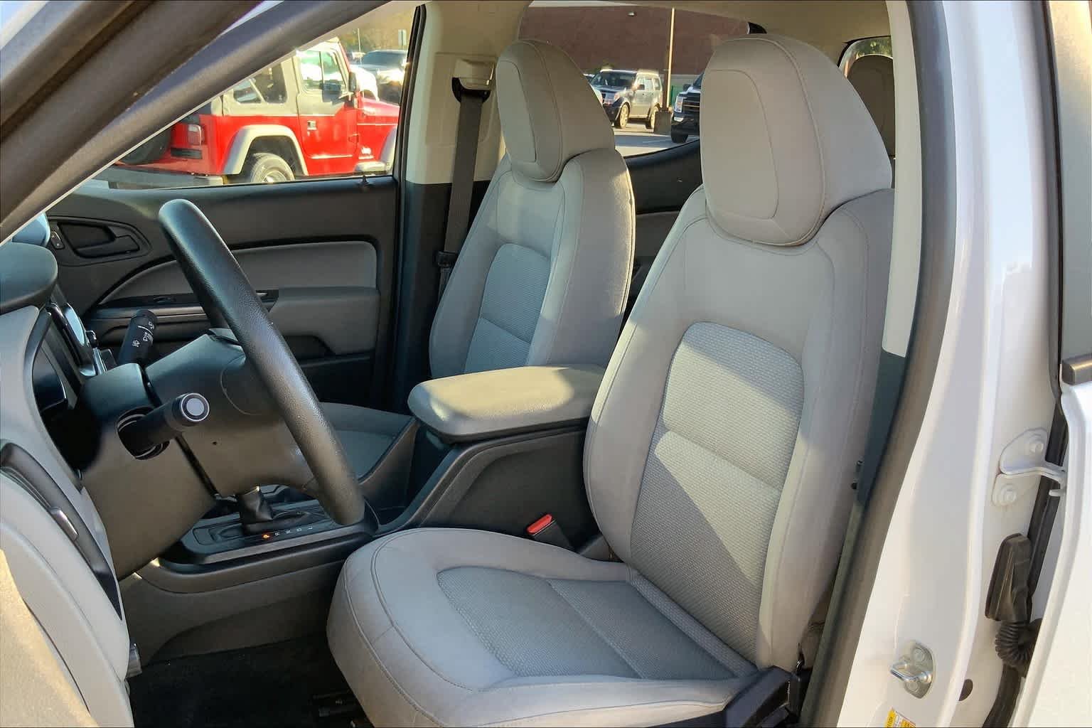 Used 2018 Summit White GMC 2WD image 7