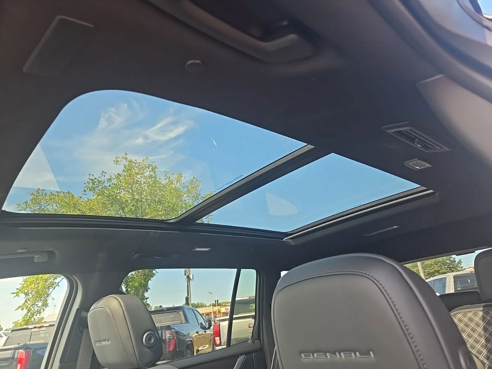 2026 GMC Acadia Denali - Photo 20
