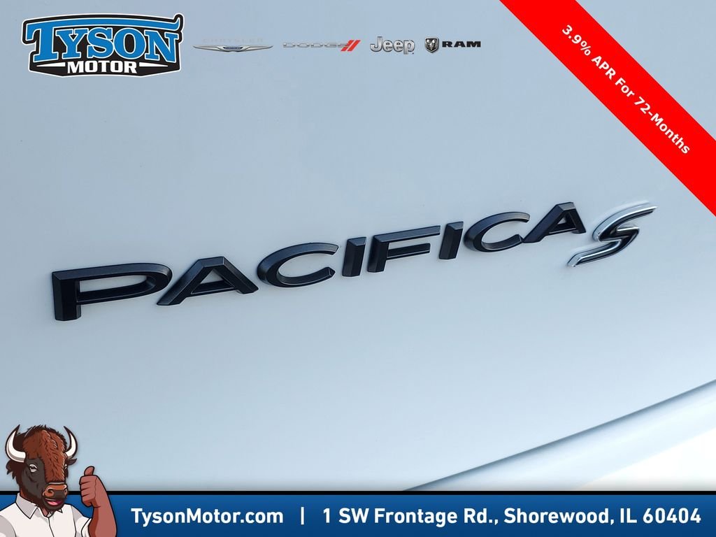 New 2026 Bright White Clear-Coat Exterior Paint Chrysler Limited image 5
