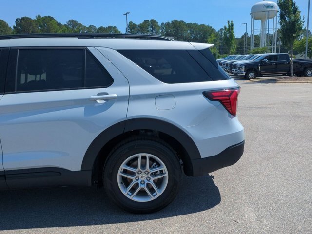 New 2026 Space White Metallic Ford Active image 11