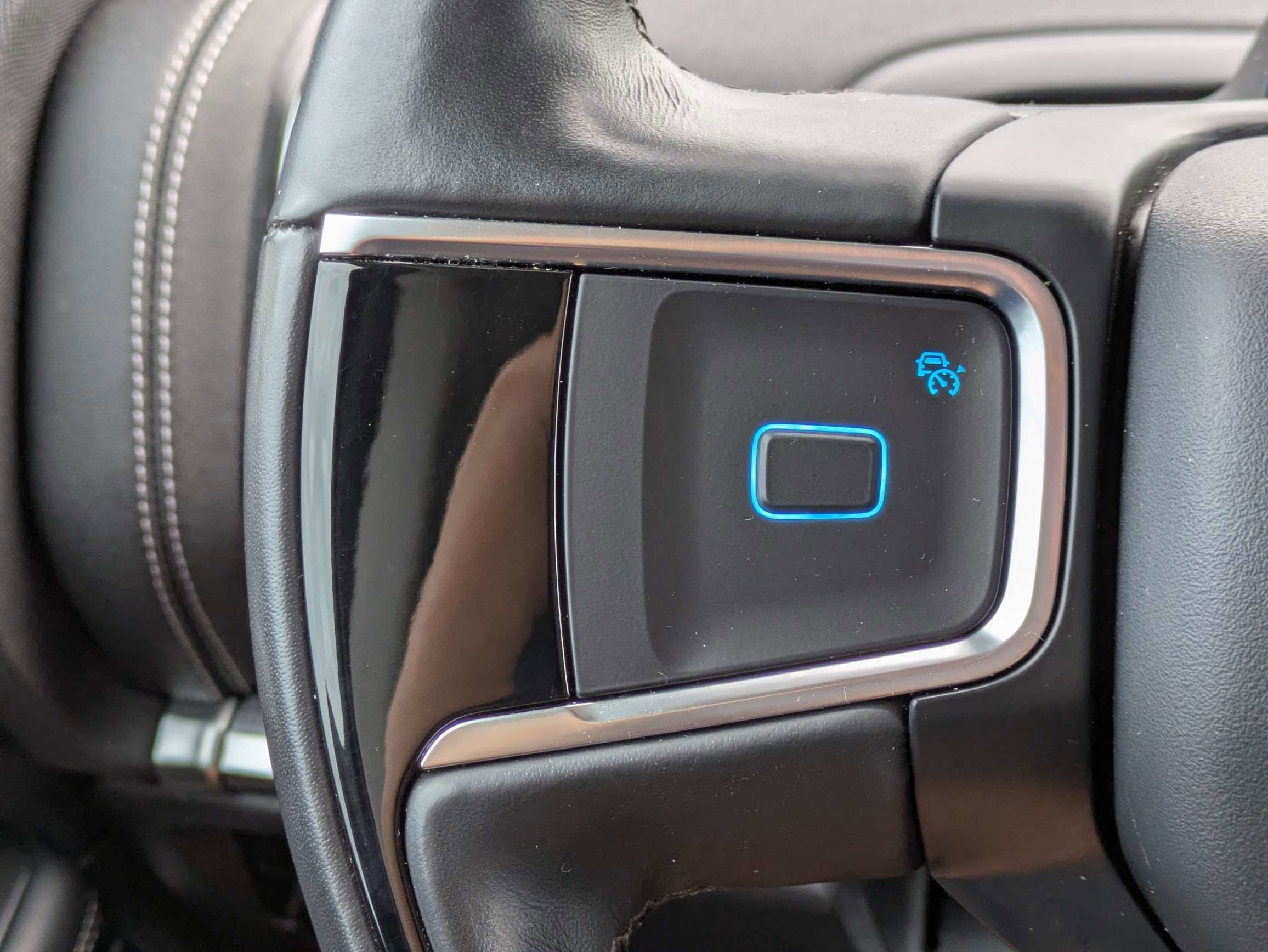 Used 2025 Agate Black Metallic Ford Platinum image 36