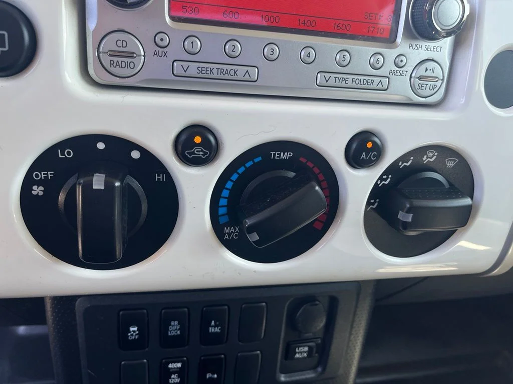Used 2013 White Toyota Base image 15