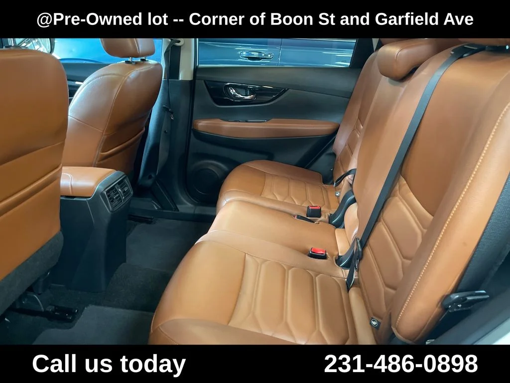 Used 2017  Nissan SL image 25