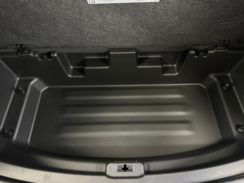 Used 2021 White Frost Tricoat Buick Avenir image 29