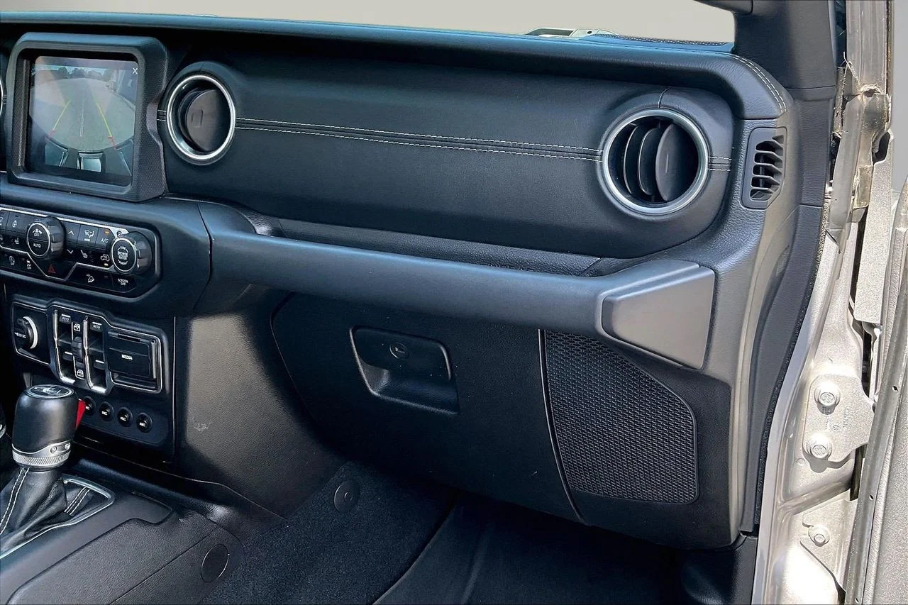Certified Used 2018 Silver Jeep Sahara image 21