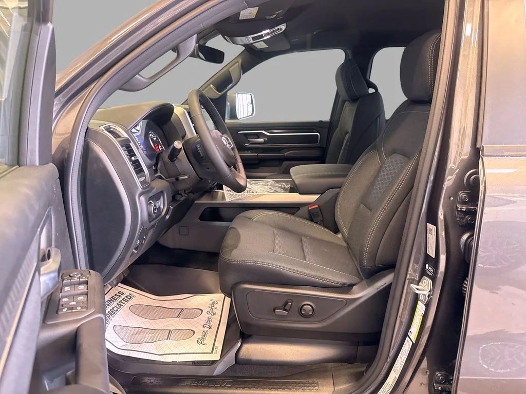 New 2026 Granite Crystal Metallic Clear-Coat Exterior Paint RAM Big Horn/Lone Star image 13