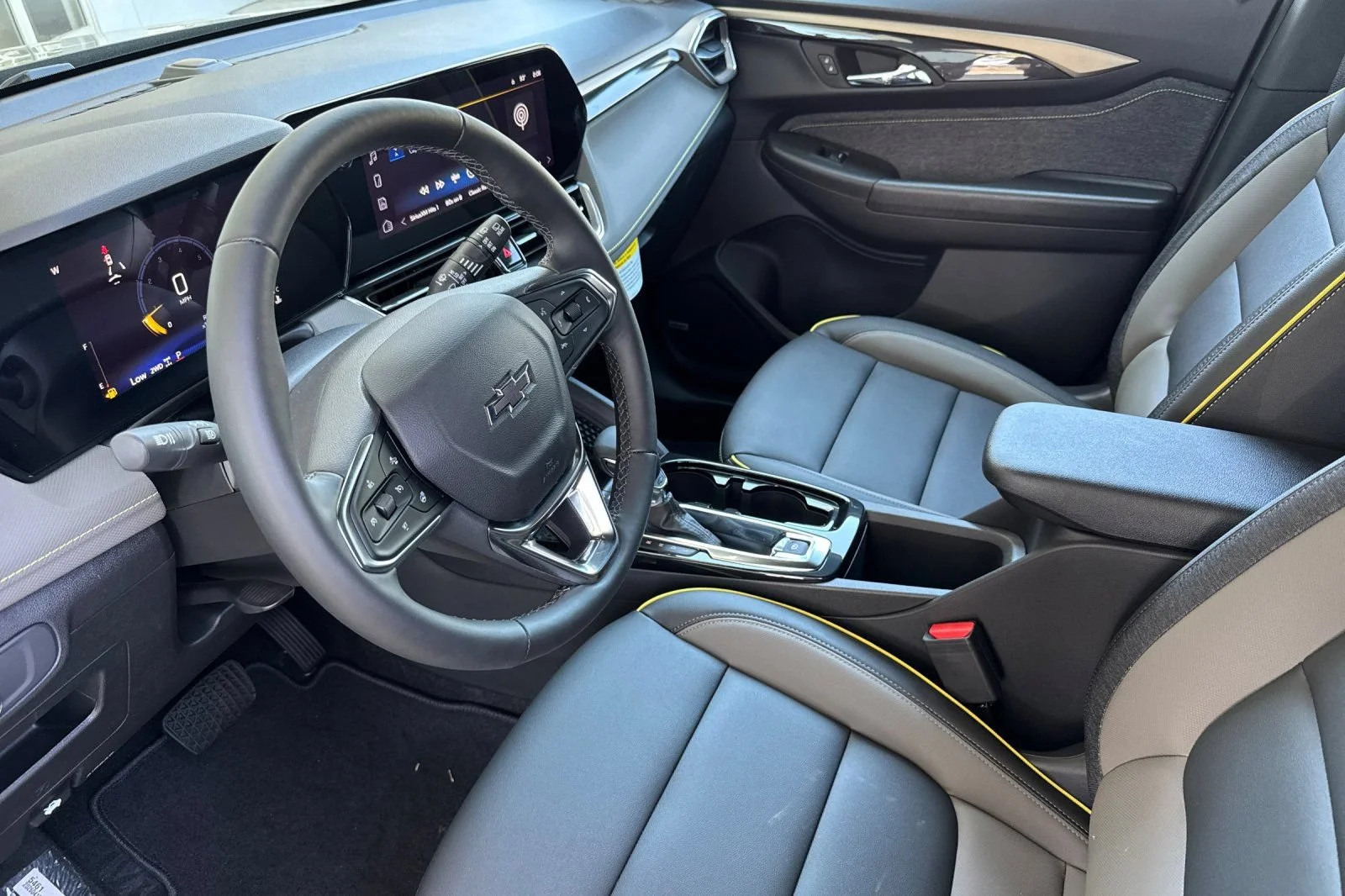 New 2026 Mosaic Black Metallic Chevrolet ACTIV image 9