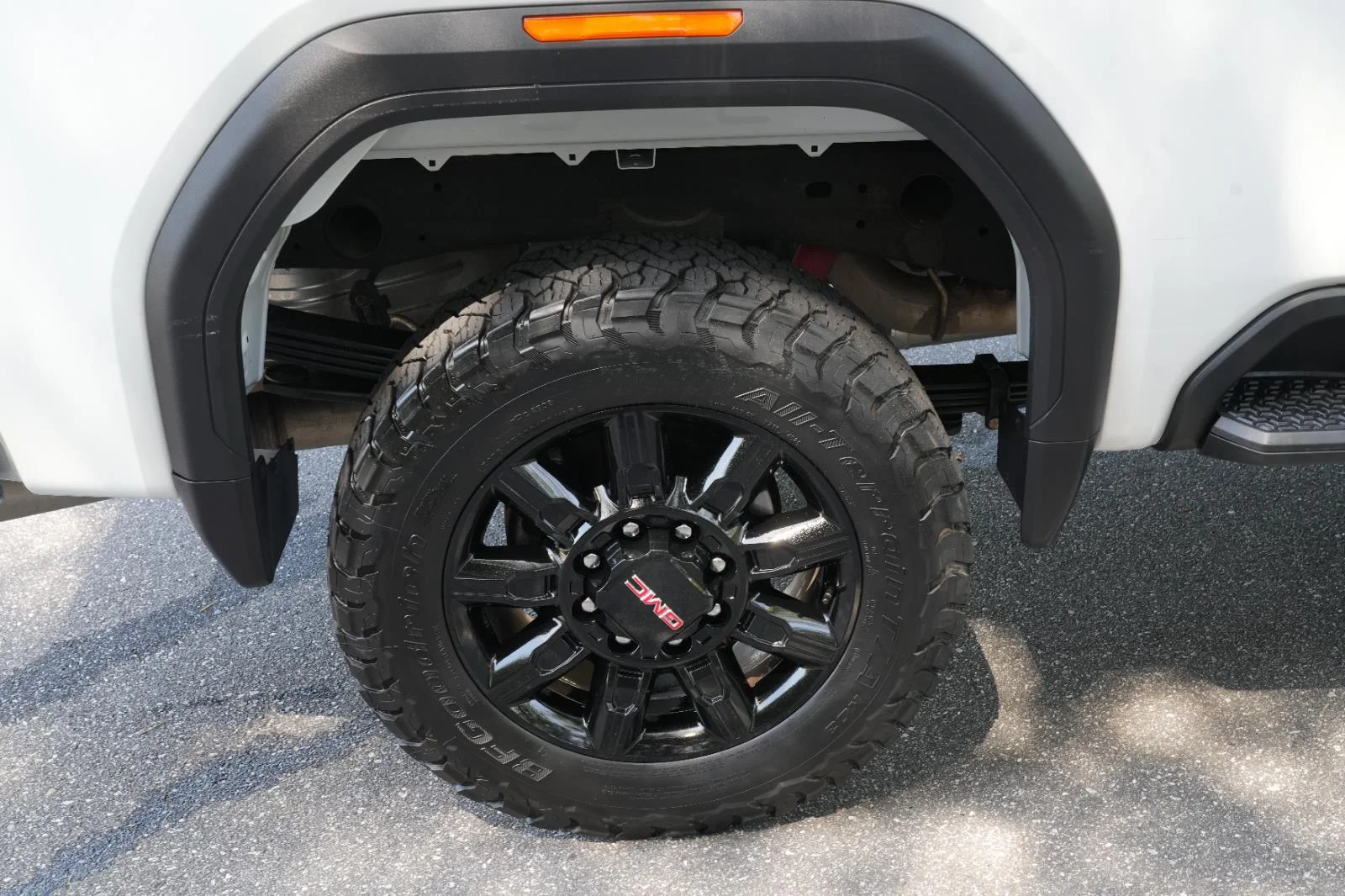 Used 2024 Summit White GMC Pro image 34