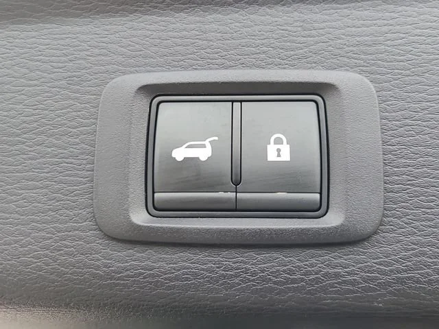 Used 2024 Black Mitsubishi SE image 6