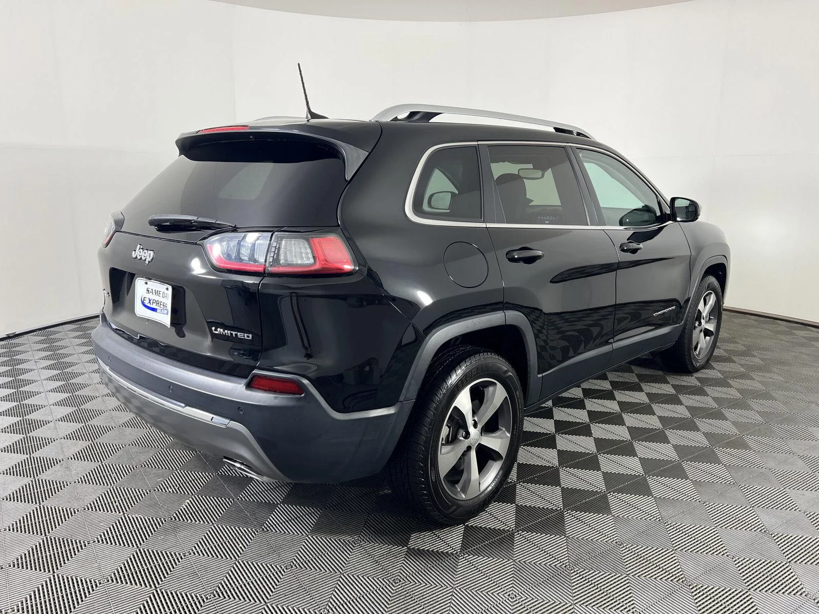 Used 2020  Jeep Limited image 29