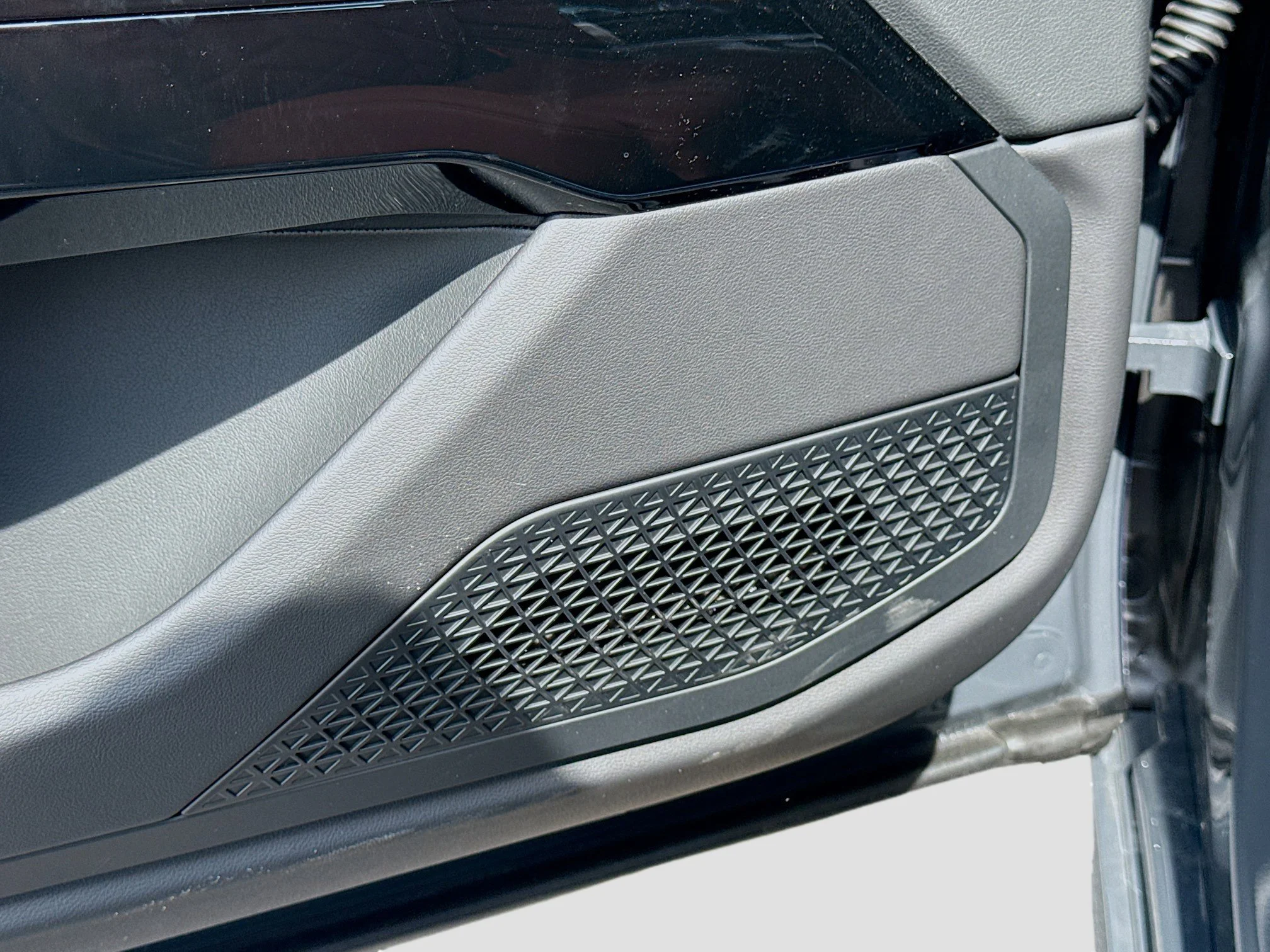 New 2026 Dravit Grey Metallic BMW 750e xDrive image 24