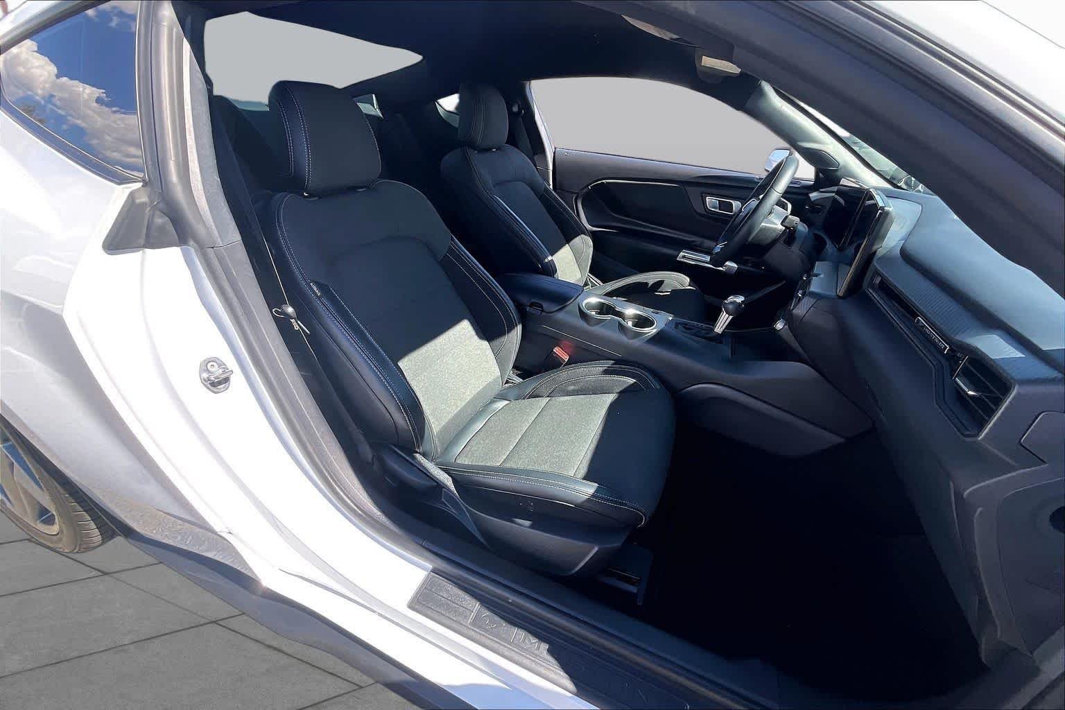 Used 2024 Oxford White Ford EcoBoost image 17