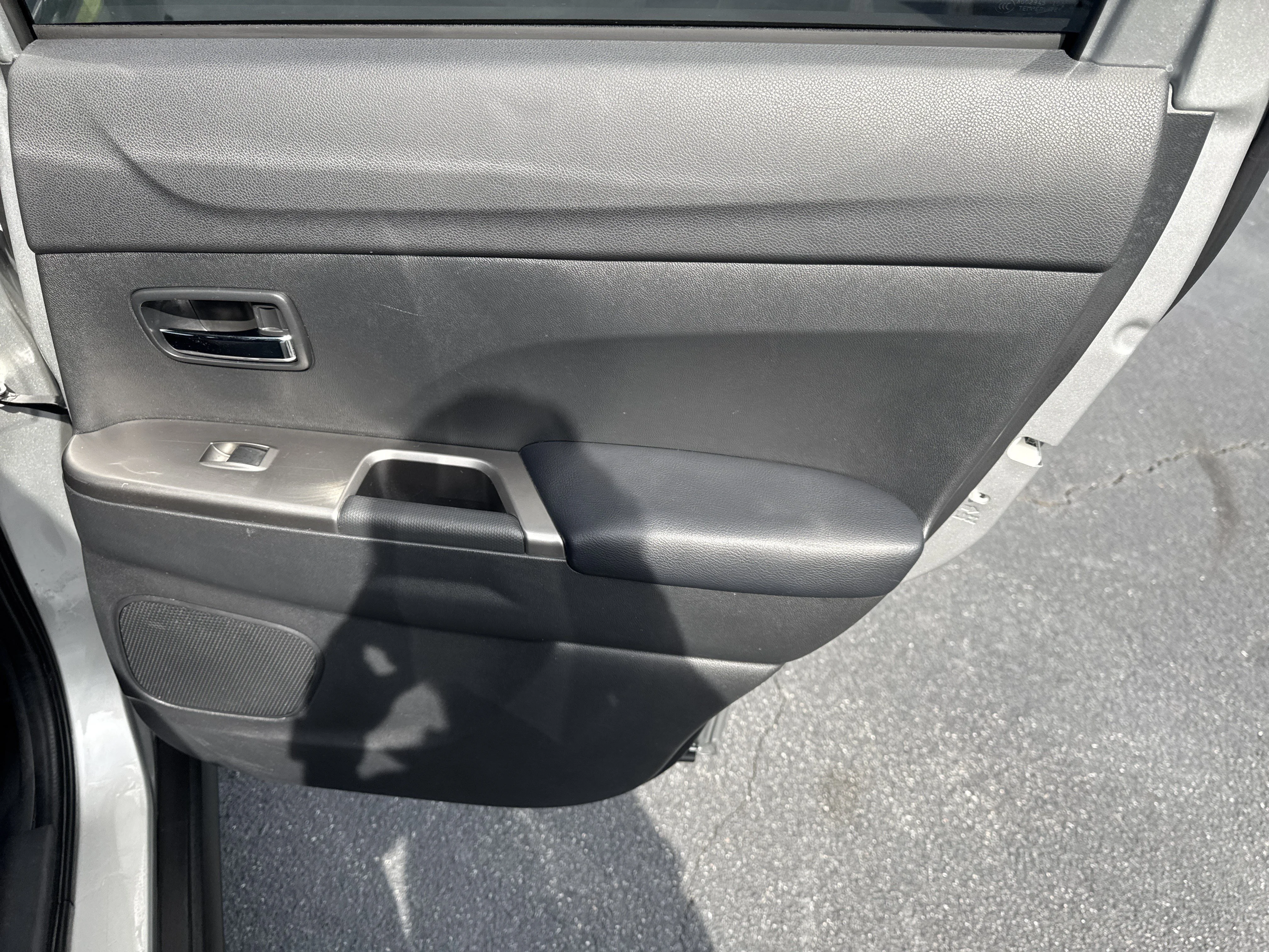 Used 2025  Mitsubishi 2.0 ES image 31