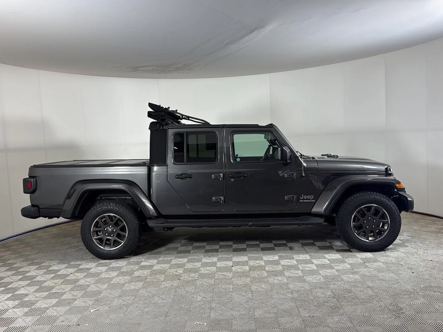 Used 2021 GRAY Jeep Overland image 8