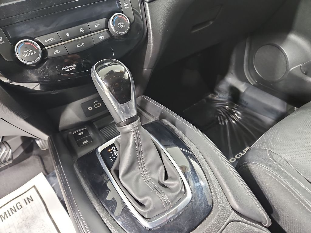 Used 2018 Silver Nissan SL image 24