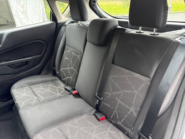Used 2013 Ingot Silver Metallic Ford SE image 18