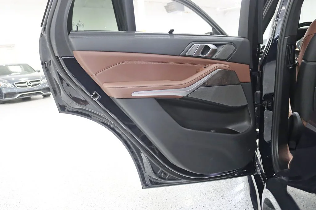 Used 2021 Black BMW M50i image 37