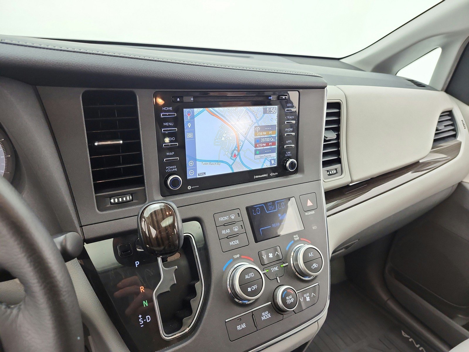 Used 2018 Silver Sky Metallic Toyota XLE Premium image 14